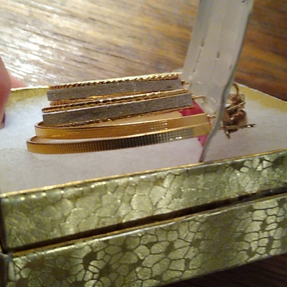 2 Pair of Hoop Earrings - Picture 2 of 2